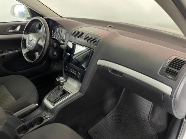 Skoda Octavia II (A5) Рестайлинг с пробегом 2012 года, цена 680 000 рублей, 322540 км, лифтбек, Автокод Объявления