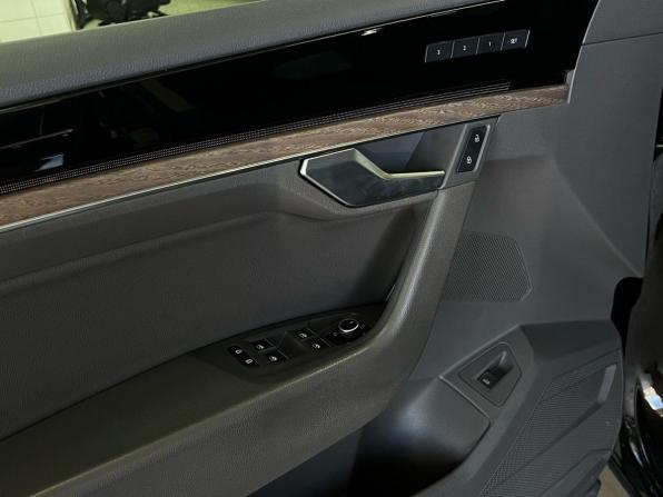 Volkswagen Touareg III с пробегом 2018 года, цена 4 700 000 рублей, 236000 км, внедорожник, Автокод Объявления