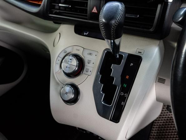 Toyota Sienta II с пробегом 2018 года, цена 1 080 000 рублей, 195576 км, компактвэн, Автокод Объявления