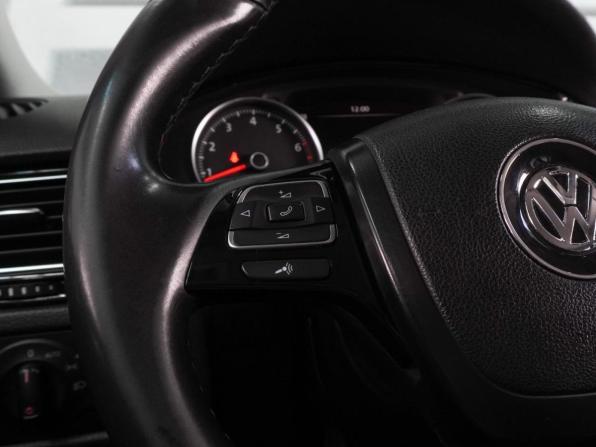 Volkswagen Touareg II с пробегом 2013 года, цена 1 799 000 рублей, 262394 км, внедорожник, Автокод Объявления