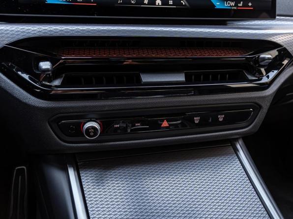 BMW 3 серии VII (G2x) Рестайлинг 2 с пробегом 2025 года, цена 5 940 000 рублей, 10766 км, седан, Автокод Объявления