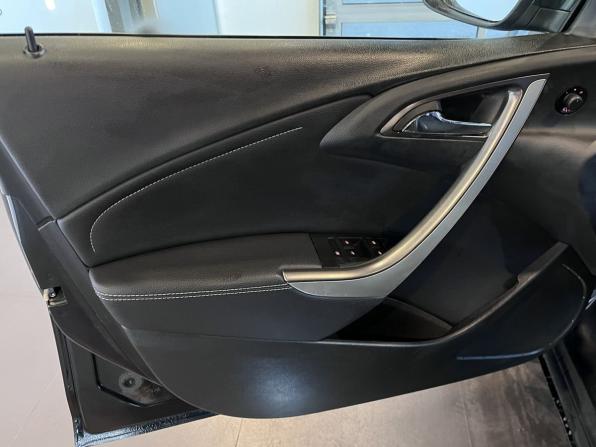 Opel Astra J с пробегом 2011 года, цена 632 000 рублей, 247258 км, хэтчбек, Автокод Объявления
