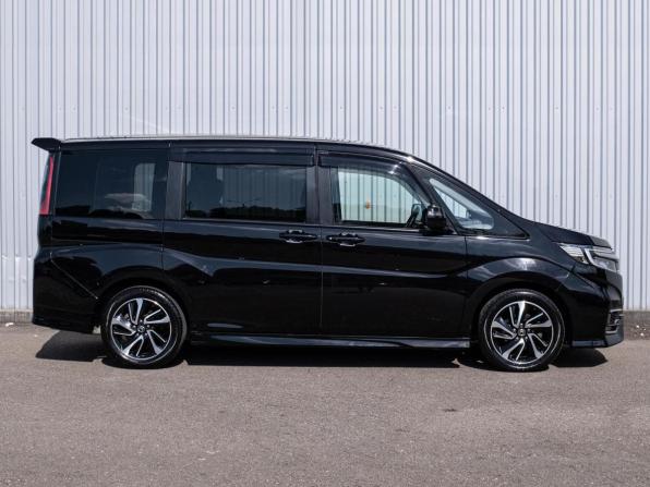 Honda Stepwgn V Рестайлинг с пробегом 2021 года, цена 3 075 000 рублей, 95227 км, минивэн, Автокод Объявления