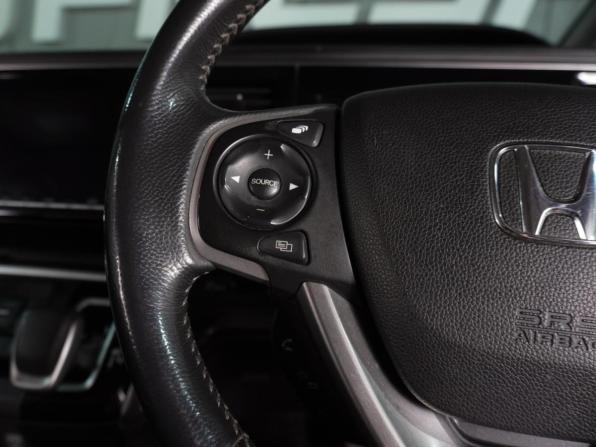 Honda Stepwgn V Рестайлинг с пробегом 2018 года, цена 2 549 000 рублей, 173500 км, минивэн, Автокод Объявления