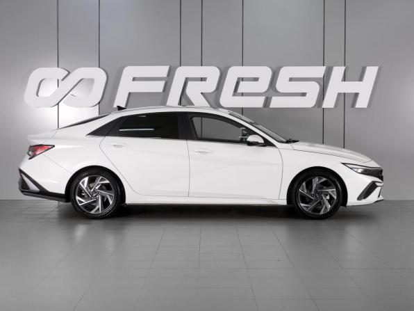 Hyundai Elantra VII (CN7) Рестайлинг с пробегом 2024 года, цена 2 099 000 рублей, 74792 км, седан, Автокод Объявления