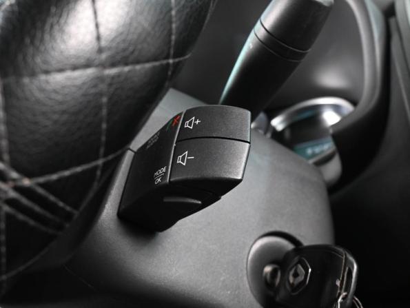 Renault Logan II Рестайлинг с пробегом 2021 года, цена 969 000 рублей, 97230 км, седан, Автокод Объявления