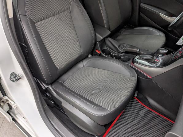 Opel Astra J Рестайлинг с пробегом 2012 года, цена 940 000 рублей, 113641 км, хэтчбек, Автокод Объявления