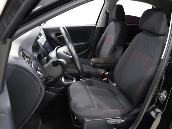 Volkswagen Polo V Рестайлинг с пробегом 2017 года, цена 1 189 500 рублей, 164389 км, седан, Автокод Объявления