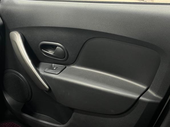 Renault Logan II Рестайлинг с пробегом 2020 года, цена 750 000 рублей, 186000 км, седан, Автокод Объявления