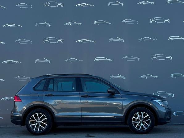 Volkswagen Tiguan II Рестайлинг с пробегом 2021 года, цена 2 460 600 рублей, 58191 км, внедорожник, Автокод Объявления