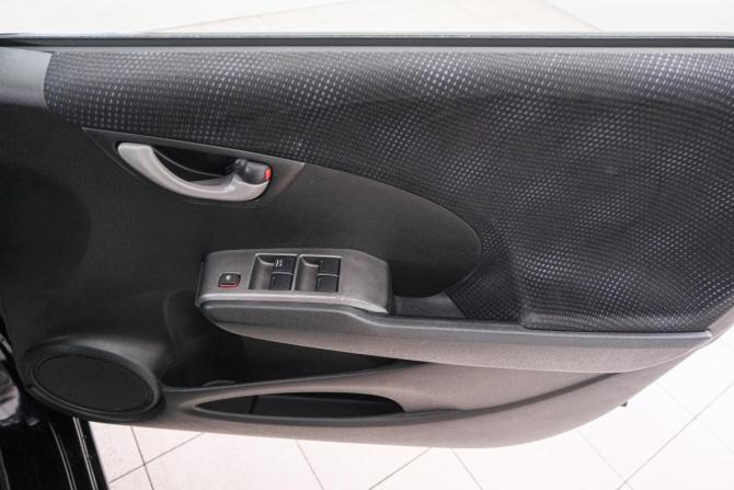 Honda Fit II с пробегом 2013 года, цена 899 000 рублей, 93000 км, хэтчбек, Автокод Объявления