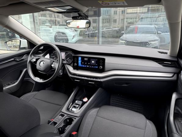 Skoda Octavia IV (A8) с пробегом 2021 года, цена 2 370 000 рублей, 45446 км, лифтбек, Автокод Объявления