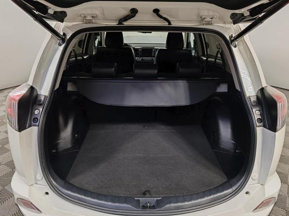 Toyota RAV4 IV (XA40) Рестайлинг с пробегом 2018 года, цена 2 125 000 рублей, 205780 км, внедорожник, Автокод Объявления