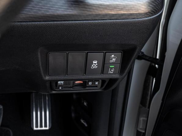 Honda Stepwgn V Рестайлинг с пробегом 2018 года, цена 2 445 000 рублей, 72757 км, минивэн, Автокод Объявления