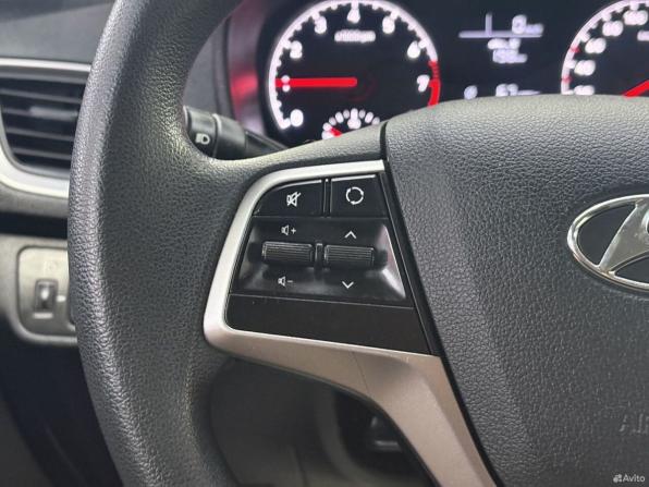 Hyundai Solaris II с пробегом 2017 года, цена 1 195 000 рублей, 108048 км, седан, Автокод Объявления