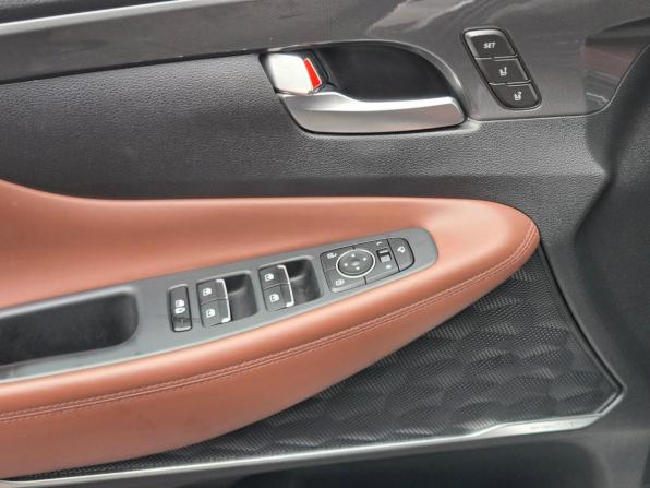 Hyundai Santa Fe IV Рестайлинг с пробегом 2023 года, цена 3 299 900 рублей, 152000 км, внедорожник, Автокод Объявления