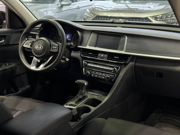 Kia Optima IV Рестайлинг с пробегом 2018 года, цена 1 999 900 рублей, 71569 км, седан, Автокод Объявления