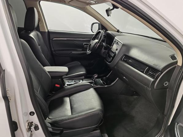 Mitsubishi Outlander III Рестайлинг 2 с пробегом 2016 года, цена 1 599 000 рублей, 137420 км, внедорожник, Автокод Объявления