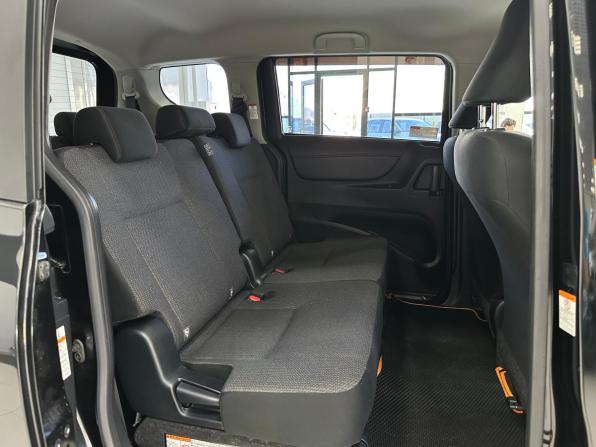 Toyota Sienta II Рестайлинг с пробегом 2022 года, цена 1 740 000 рублей, 77076 км, минивэн, Автокод Объявления