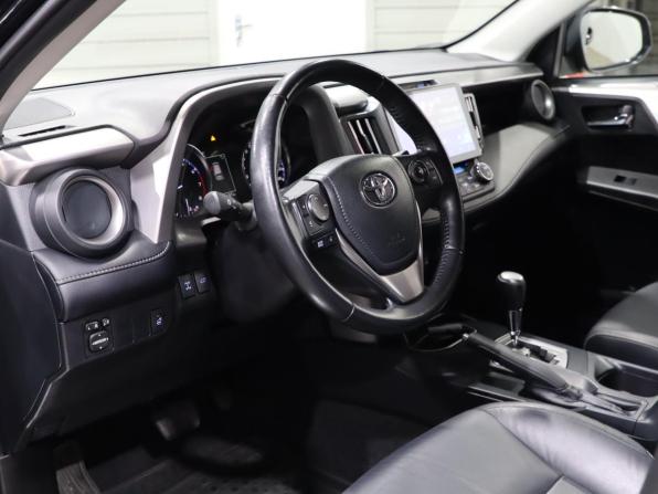 Toyota RAV4 IV (XA40) Рестайлинг с пробегом 2017 года, цена 2 290 000 рублей, 138000 км, внедорожник, Автокод Объявления
