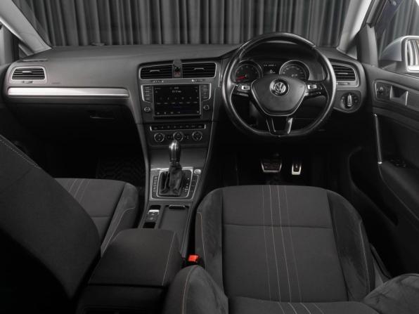 Volkswagen Golf VII Рестайлинг с пробегом 2017 года, цена 1 799 000 рублей, 172982 км, универсал, Автокод Объявления