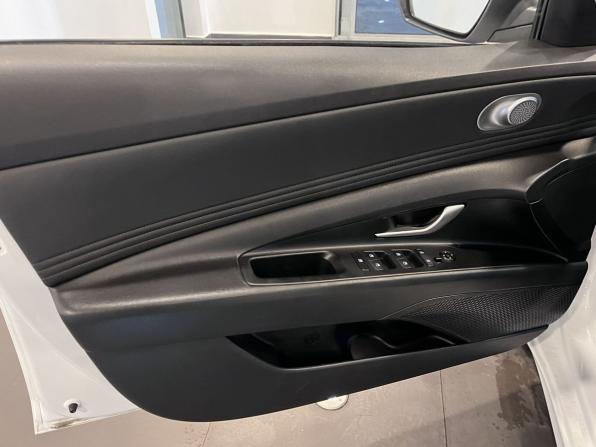 Hyundai Elantra VII (CN7) с пробегом 2022 года, цена 2 020 000 рублей, 107355 км, седан, Автокод Объявления