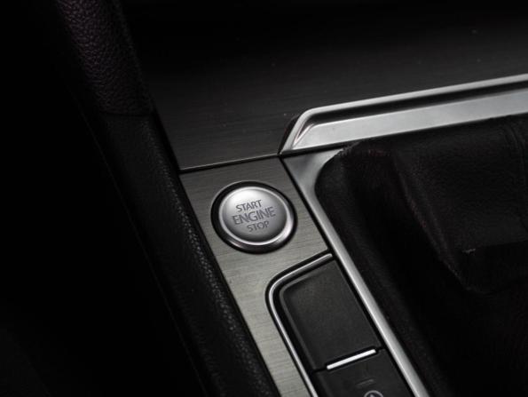Volkswagen Passat B8 с пробегом 2016 года, цена 1 605 000 рублей, 221374 км, седан, Автокод Объявления