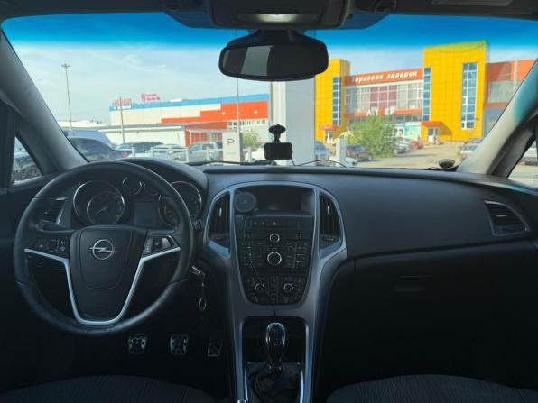 Opel Astra J Рестайлинг с пробегом 2013 года, цена 700 000 рублей, 212390 км, хэтчбек, Автокод Объявления
