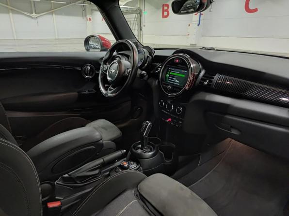 Mini Hatch III (F55/F56) Рестайлинг с пробегом 2018 года, цена 2 740 000 рублей, 94651 км, хэтчбек, Автокод Объявления