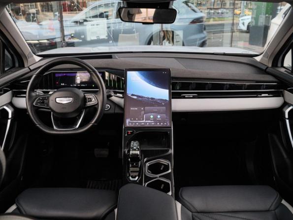 Geely Atlas II с пробегом 2024 года, цена 3 049 000 рублей, 20502 км, внедорожник, Автокод Объявления