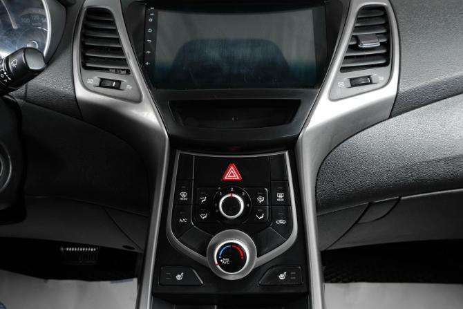 Hyundai Elantra V (MD) Рестайлинг с пробегом 2015 года, цена 959 000 рублей, 282000 км, седан, Автокод Объявления