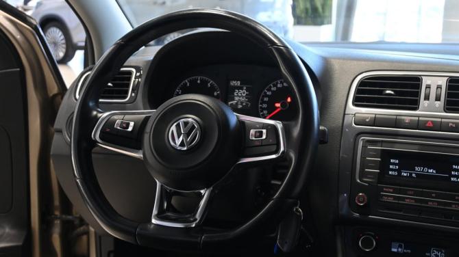 Volkswagen Polo V Рестайлинг с пробегом 2020 года, цена 1 195 000 рублей, 98444 км, седан, Автокод Объявления