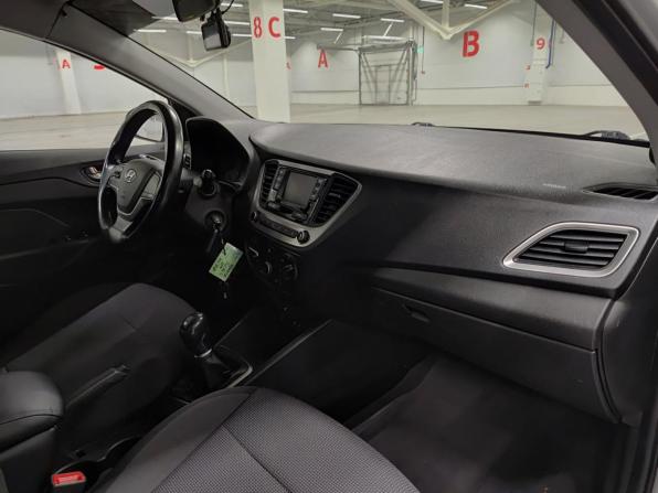 Hyundai Solaris II с пробегом 2018 года, цена 975 000 рублей, 217232 км, седан, Автокод Объявления