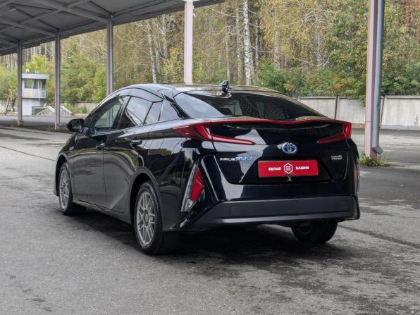 Toyota Prius IV (XW50) с пробегом 2017 года, цена 1 894 900 рублей, 136000 км, лифтбек, Автокод Объявления