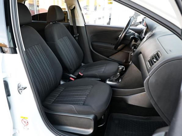 Volkswagen Polo V Рестайлинг с пробегом 2020 года, цена 1 409 000 рублей, 71553 км, седан, Автокод Объявления