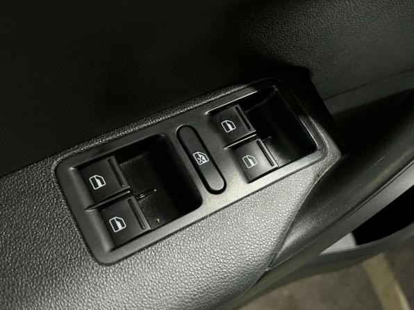 Volkswagen Polo V Рестайлинг с пробегом 2018 года, цена 1 090 000 рублей, 156136 км, седан, Автокод Объявления