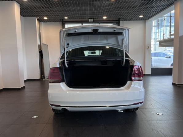 Volkswagen Polo V Рестайлинг с пробегом 2016 года, цена 1 360 000 рублей, 81500 км, седан, Автокод Объявления