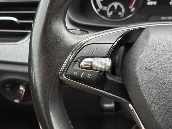 Skoda Rapid II с пробегом 2022 года, цена 1 620 000 рублей, 89819 км, лифтбек, Автокод Объявления