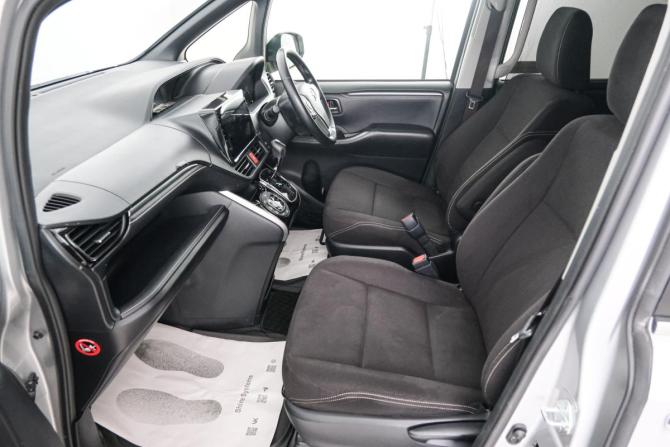 Toyota Esquire I с пробегом 2016 года, цена 2 429 000 рублей, 94535 км, минивэн, Автокод Объявления