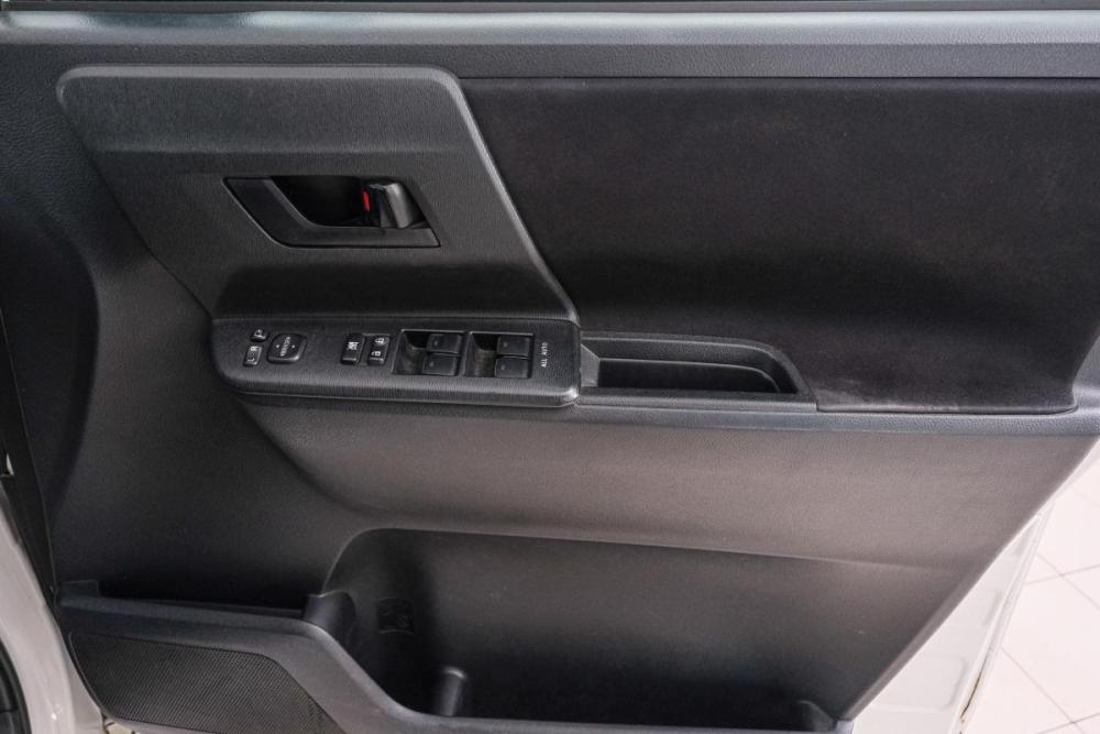 Toyota Voxy II (R70) Красноярск  - изображение 15