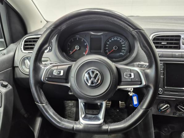 Volkswagen Polo V Рестайлинг с пробегом 2018 года, цена 1 360 000 рублей, 85000 км, седан, Автокод Объявления