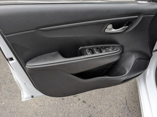 Kia Rio IV Рестайлинг с пробегом 2021 года, цена 1 370 000 рублей, 80362 км, седан, Автокод Объявления