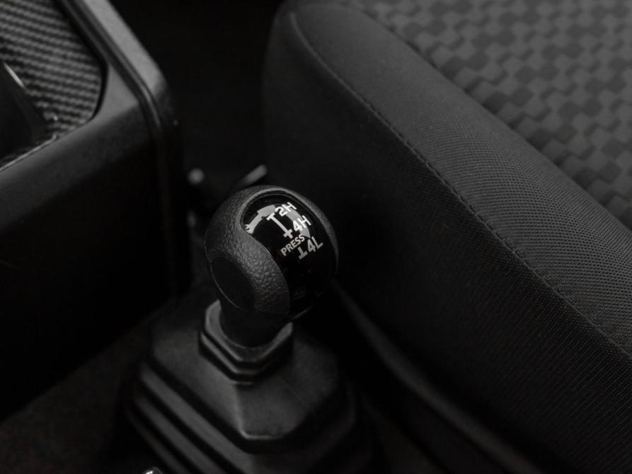 Suzuki Jimny IV Москва  - изображение 14