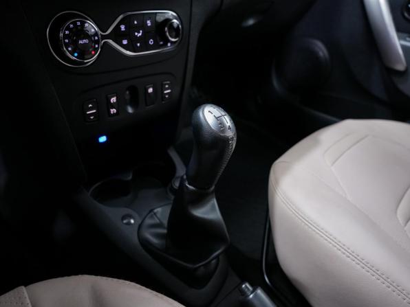 Renault Logan II с пробегом 2014 года, цена 624 000 рублей, 142000 км, седан, Автокод Объявления