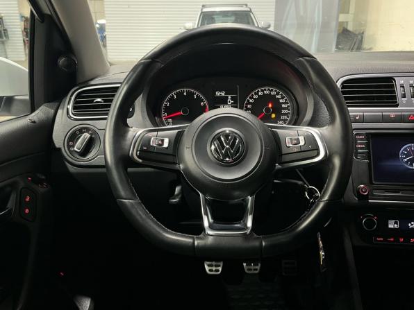 Volkswagen Polo V Рестайлинг с пробегом 2018 года, цена 1 170 000 рублей, 131092 км, седан, Автокод Объявления