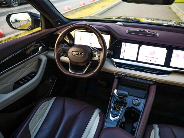 Geely Monjaro I с пробегом 2023 года, цена 3 099 777 рублей, 52532 км, внедорожник, Автокод Объявления