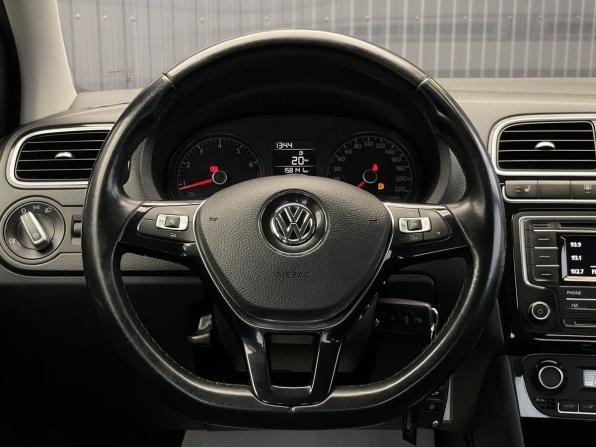 Volkswagen Polo V Рестайлинг с пробегом 2017 года, цена 927 000 рублей, 158141 км, седан, Автокод Объявления