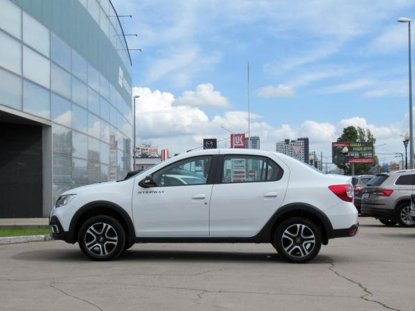 Renault Logan II Рестайлинг с пробегом 2022 года, цена 1 345 000 рублей, 41620 км, седан, Автокод Объявления