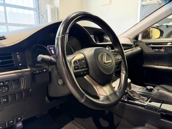 Lexus ES VI Рестайлинг с пробегом 2016 года, цена 1 993 000 рублей, 268172 км, седан, Автокод Объявления