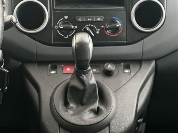 Peugeot Partner II Рестайлинг 2 с пробегом 2021 года, цена 1 800 000 рублей, 105726 км, компактвэн, Автокод Объявления